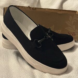 NWOT Sofft Fable - Leather Loafers - Black